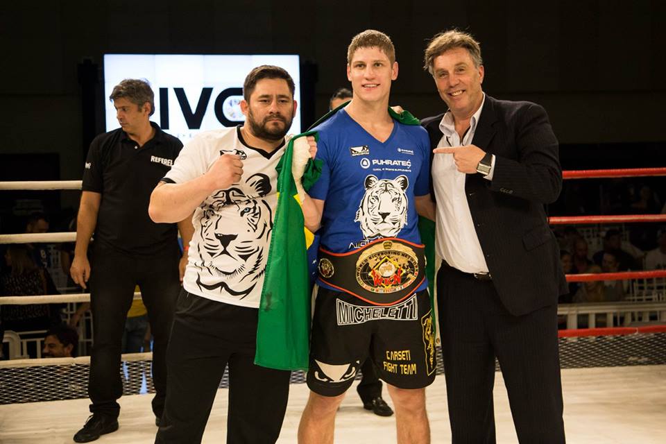 Felipe Micheletti, o campeão do IVC com seu treinador Adriano Carsetti e o criador do IVC Sergio Batarelli